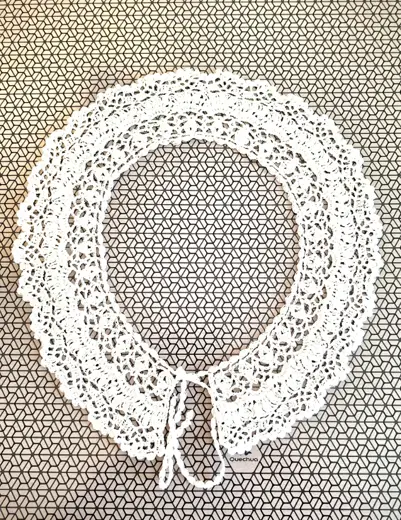 Crochet openwork collar