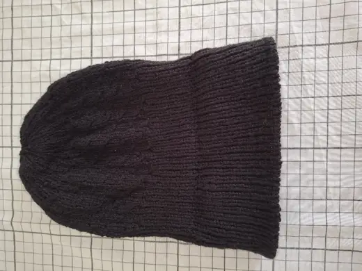Men's hat in black.
