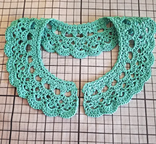 Children's openwork collar.