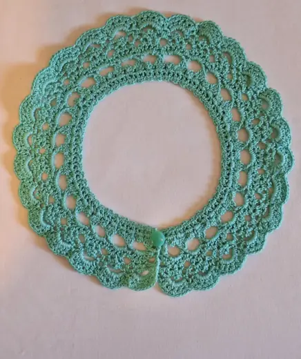 Children's openwork collar.