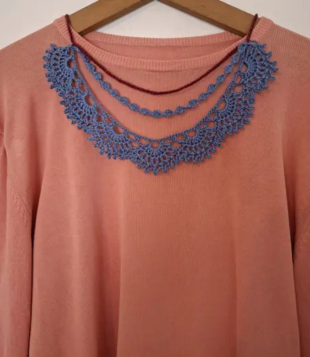Collana all'uncinetto.