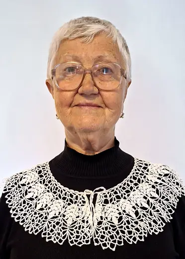 Openwork collar