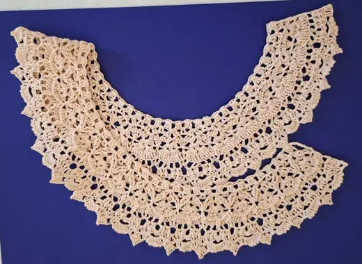 Vintage beige openwork collar