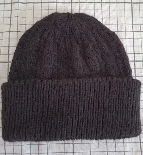 Men's hat in black.
