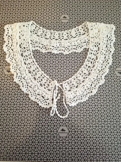 White openwork collar