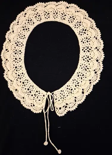 Col au crochet.